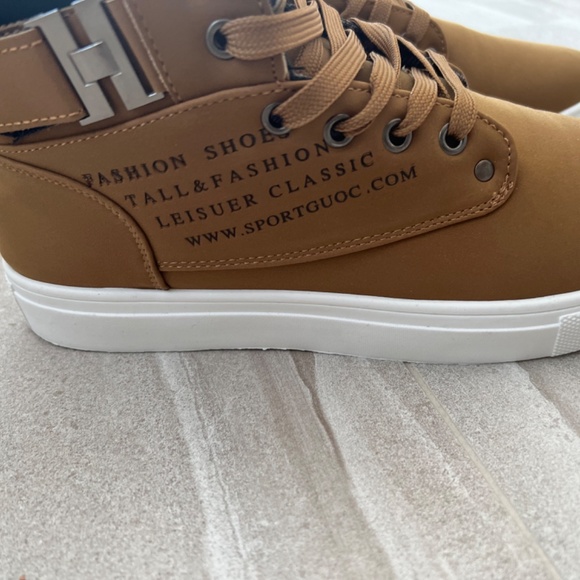 Sneakers - Picture 7 of 7